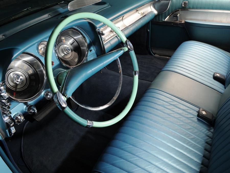 Интерьер Imperial Crown Convertible (IM1-2) 1957 года  (фото 3 из 4)